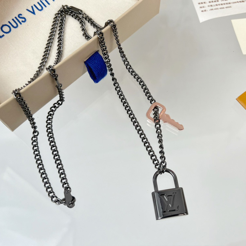 Louis Vuitton LV Padlock Pendant   M01149 - DopestKickz