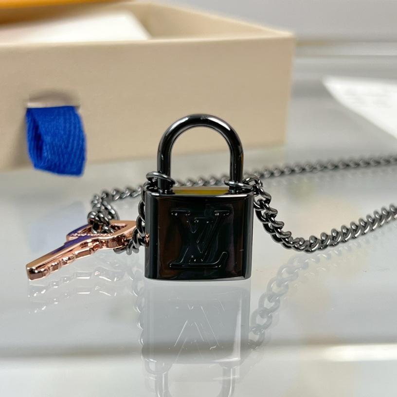 Louis Vuitton LV Padlock Pendant   M01149 - DopestKickz