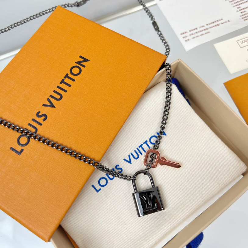 Louis Vuitton LV Padlock Pendant   M01149 - DopestKickz