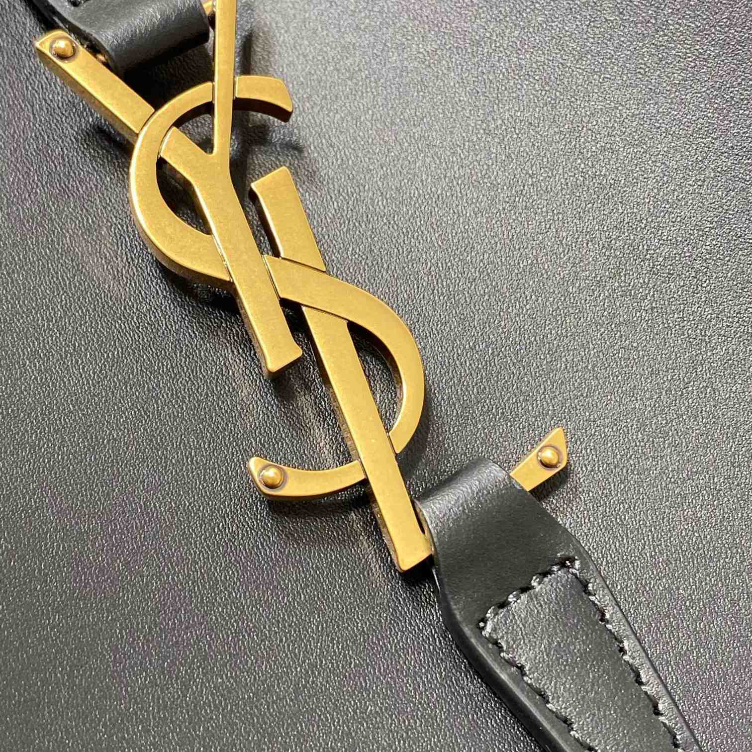 Saint Laurent Le 37 In Shiny Leather - DopestKickz