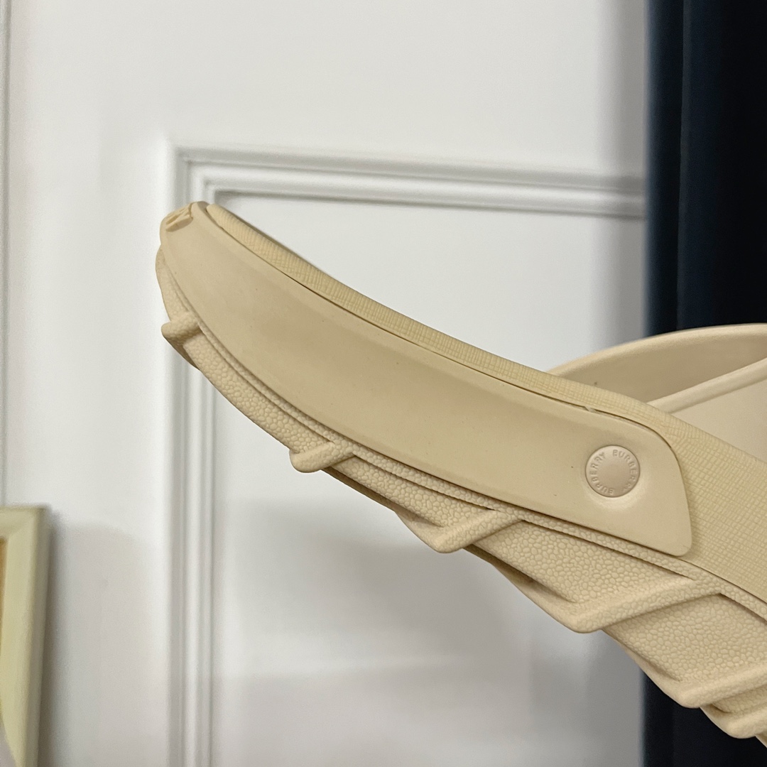 Burberry Bucklow logo slides - DopestKickz