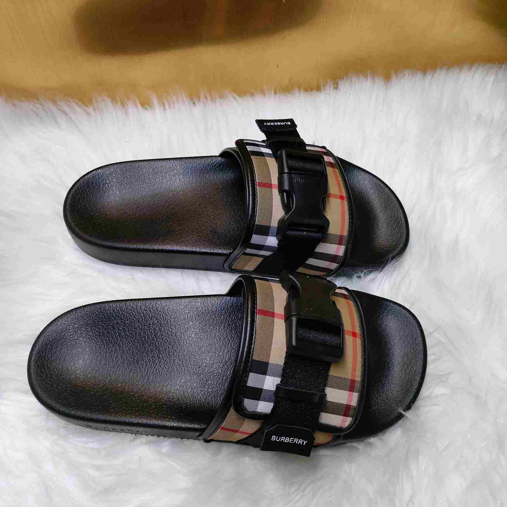 Burberry Buckle-strap Vintage Check Slides - DopestKickz