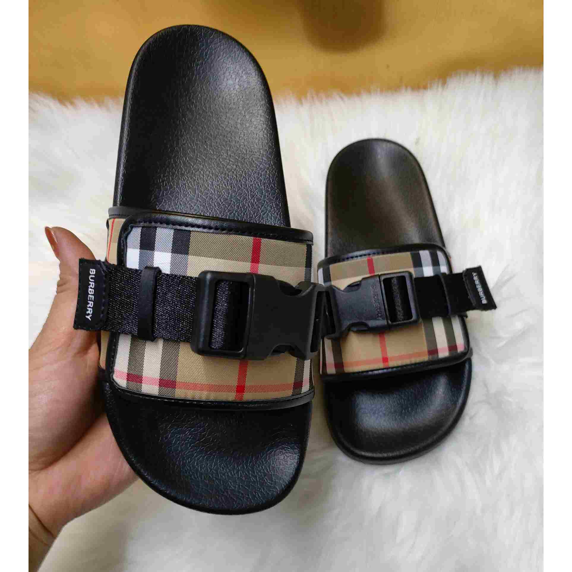 Burberry Buckle-strap Vintage Check Slides - DopestKickz