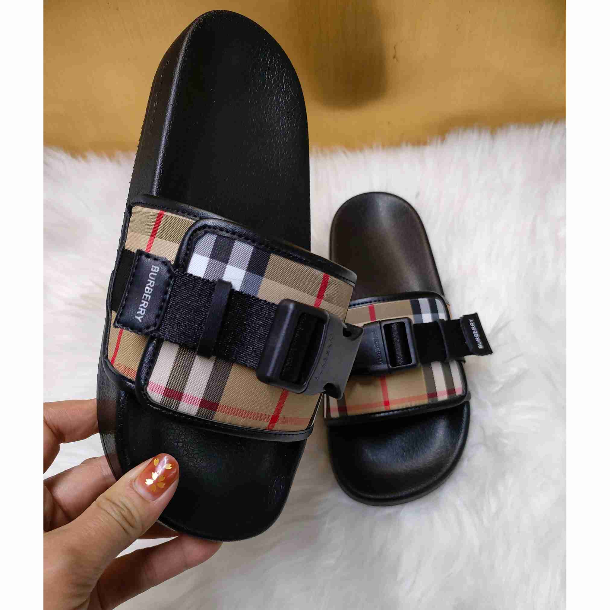 Burberry Buckle-strap Vintage Check Slides - DopestKickz