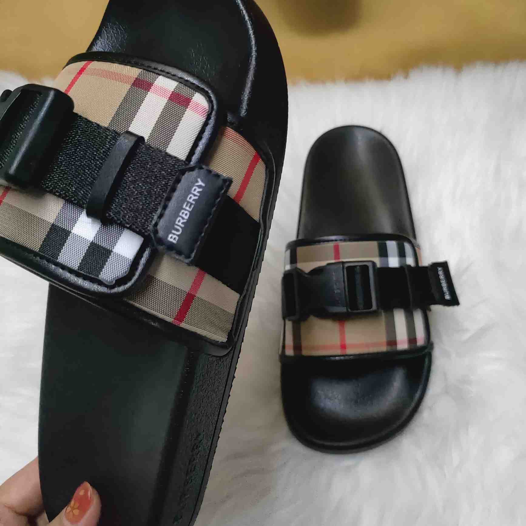 Burberry Buckle-strap Vintage Check Slides - DopestKickz