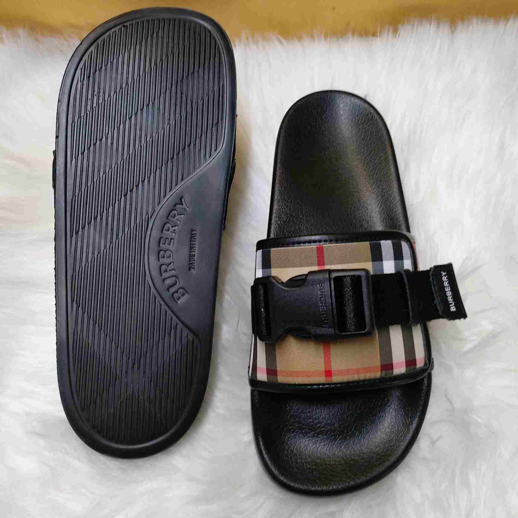 Burberry Buckle-strap Vintage Check Slides - DopestKickz