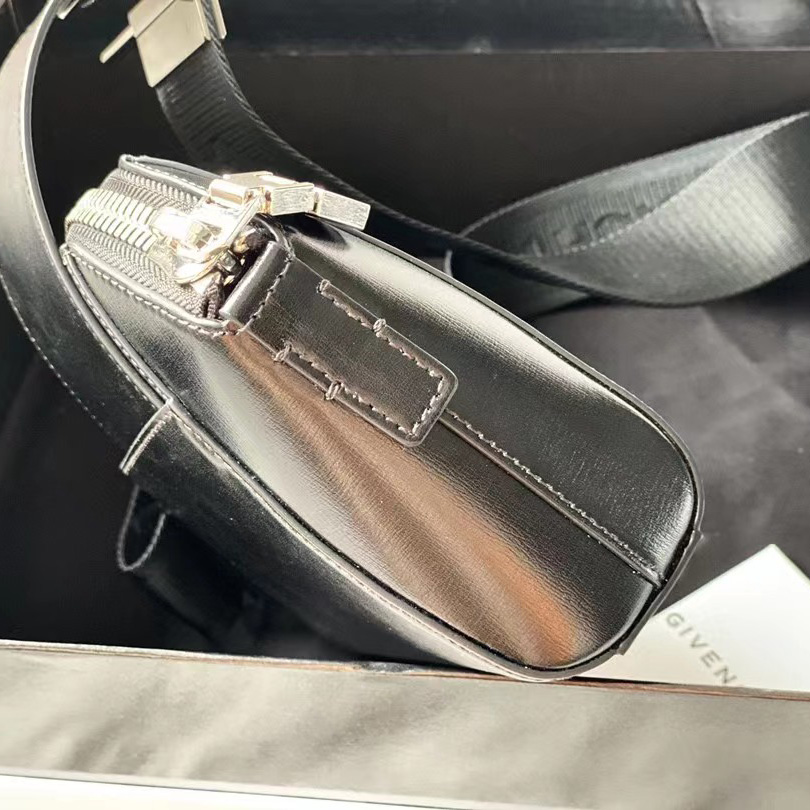 Givenchy Antigona Leather Messenger Bag (25-20-16cm) - DopestKickz