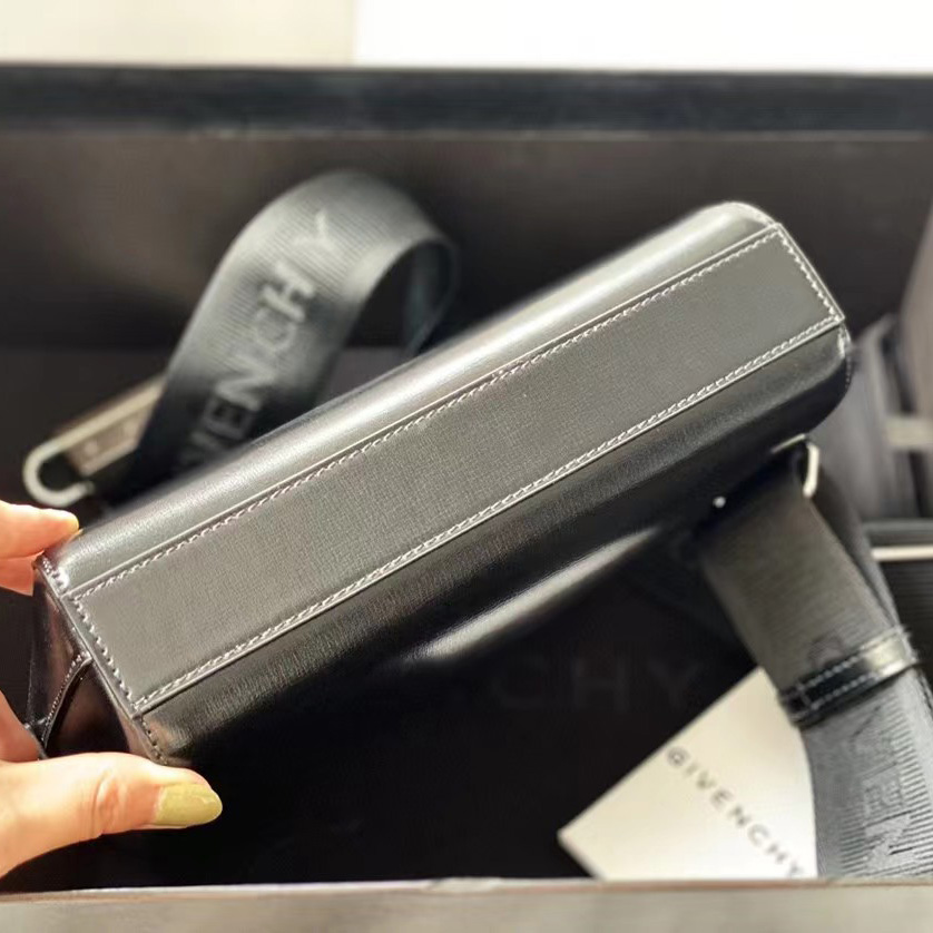 Givenchy Antigona Leather Messenger Bag (25-20-16cm) - DopestKickz