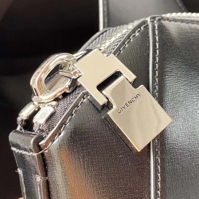Givenchy Antigona Leather Messenger Bag (25-20-16cm) - DopestKickz