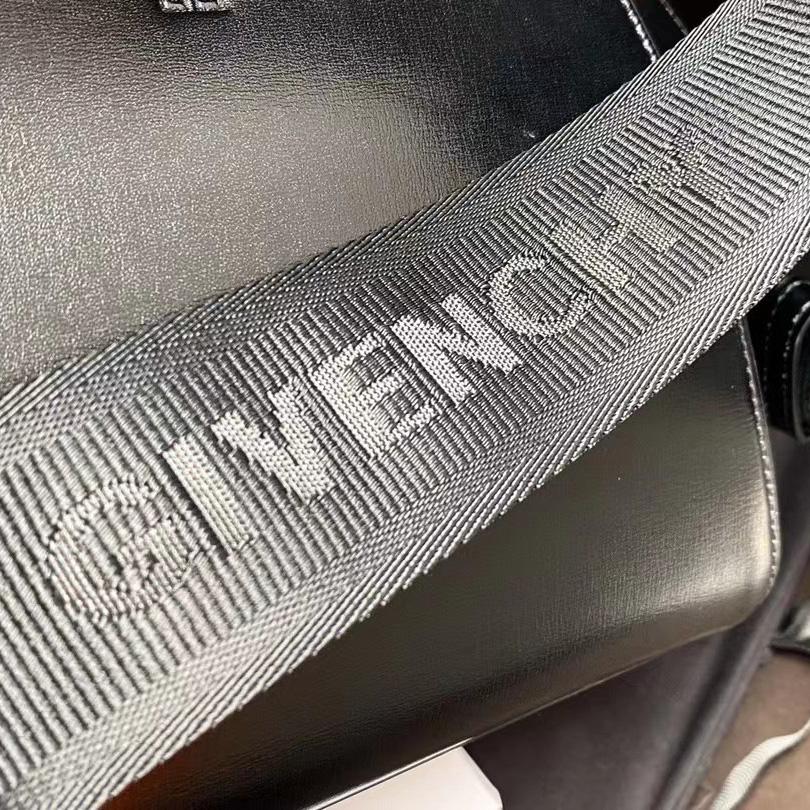 Givenchy Antigona Leather Messenger Bag (25-20-16cm) - DopestKickz