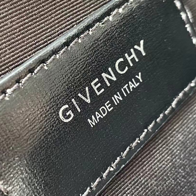 Givenchy Antigona Leather Messenger Bag (25-20-16cm) - DopestKickz