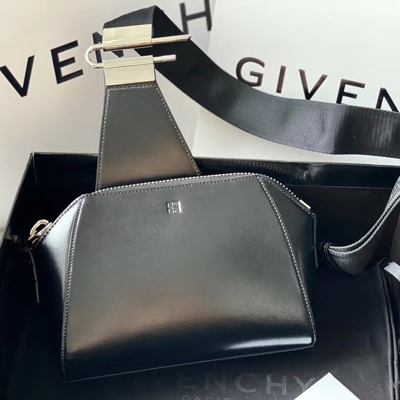 Givenchy Antigona Leather Messenger Bag (25-20-16cm) - DopestKickz