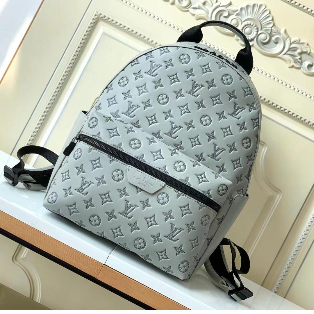 Louis Vuitton Discovery Backpack (29-38-20cm)    M46557 - DopestKickz