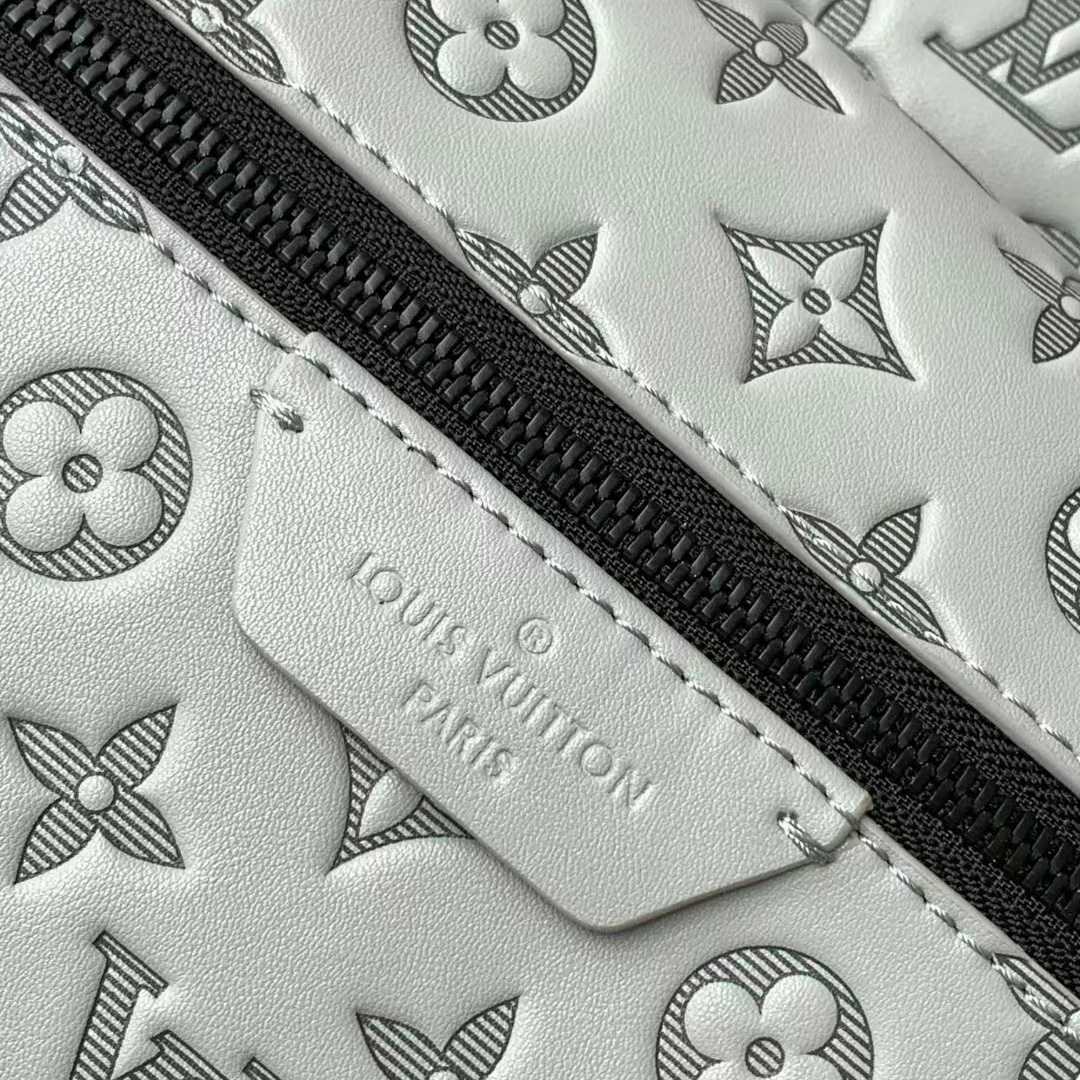 Louis Vuitton Discovery Backpack (29-38-20cm)    M46557 - DopestKickz