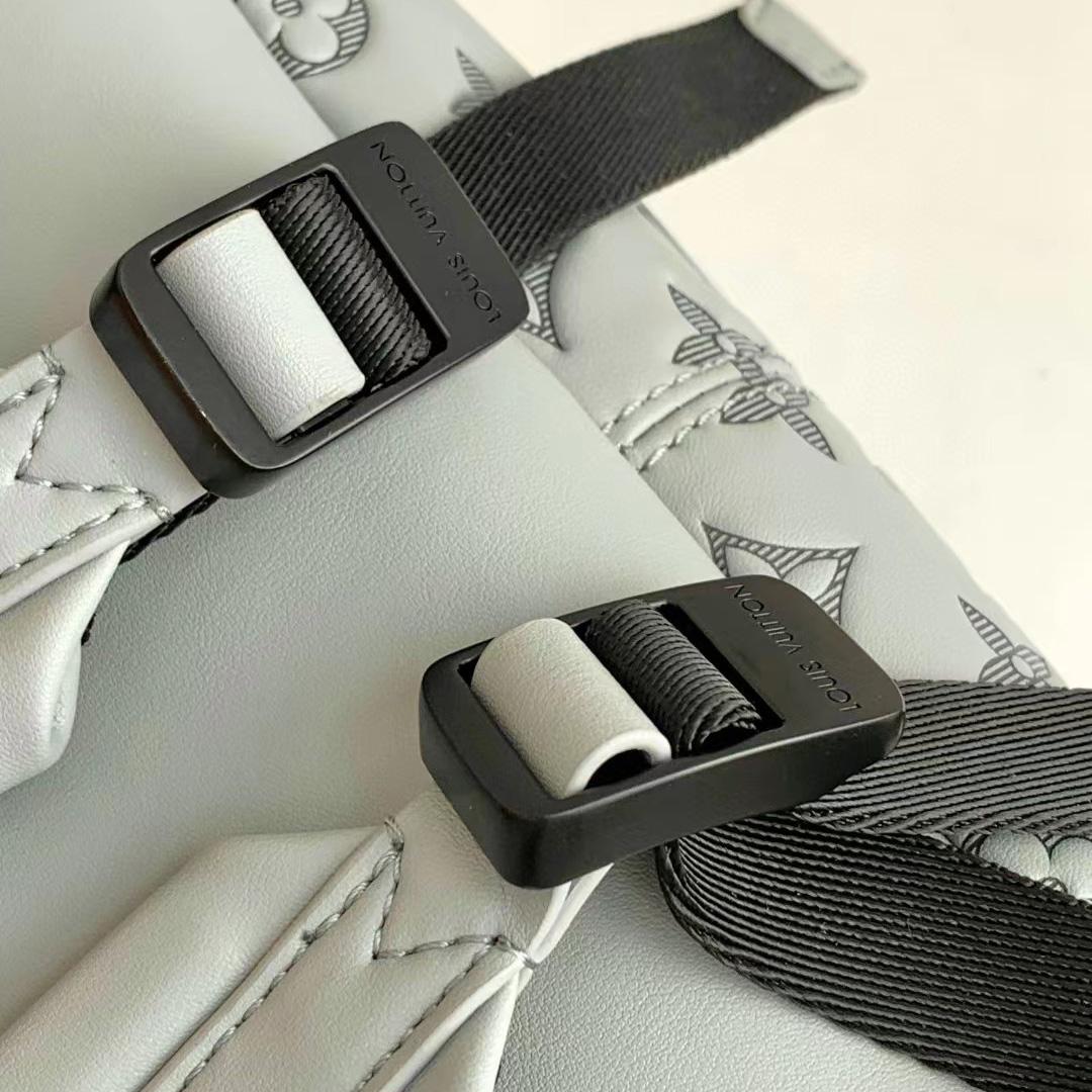 Louis Vuitton Discovery Backpack (29-38-20cm)    M46557 - DopestKickz