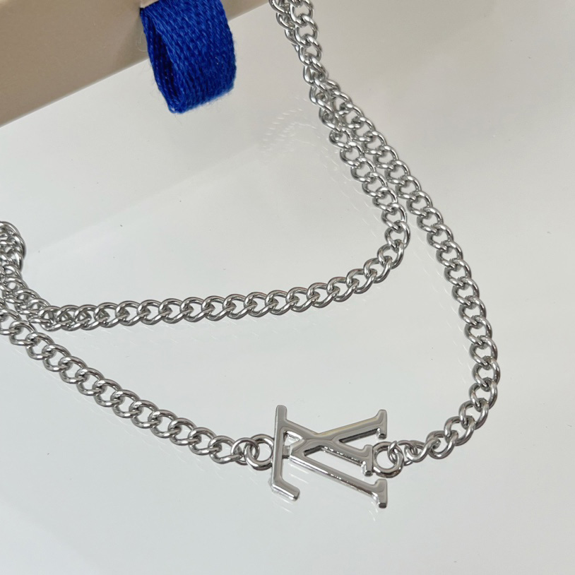 Louis Vuitton LV Paperplane Necklace      M01034 - DopestKickz
