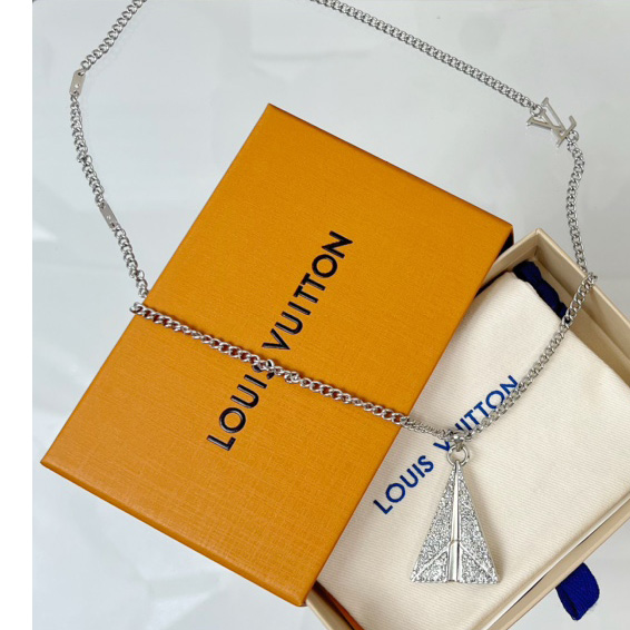Louis Vuitton LV Paperplane Necklace      M01034 - DopestKickz
