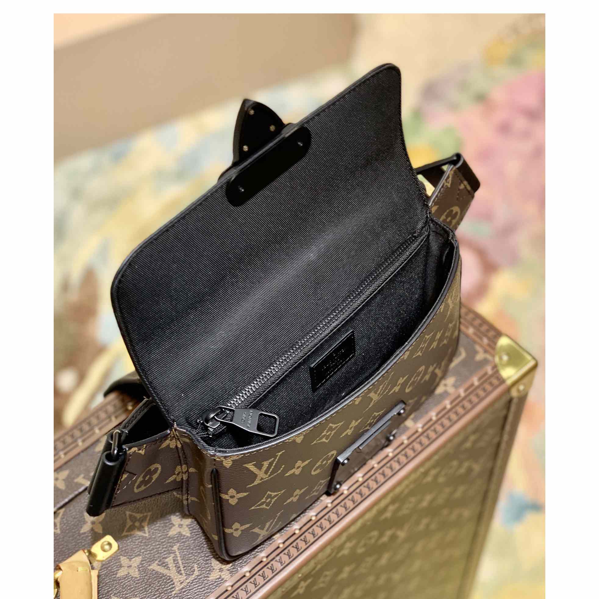 Louis Vuitton S Lock Sling Bag(21-15-4cm)    M45807 - DopestKickz