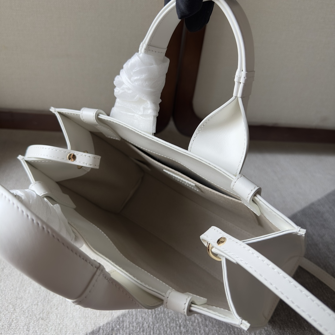 Chloe Small Woody Tote Bag - DopestKickz