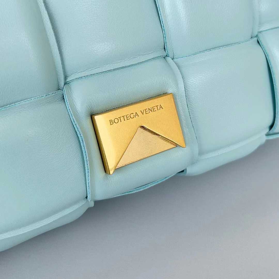 Bottega Veneta Chain Cassette Two-way Bag(26-18-8cm) - DopestKickz