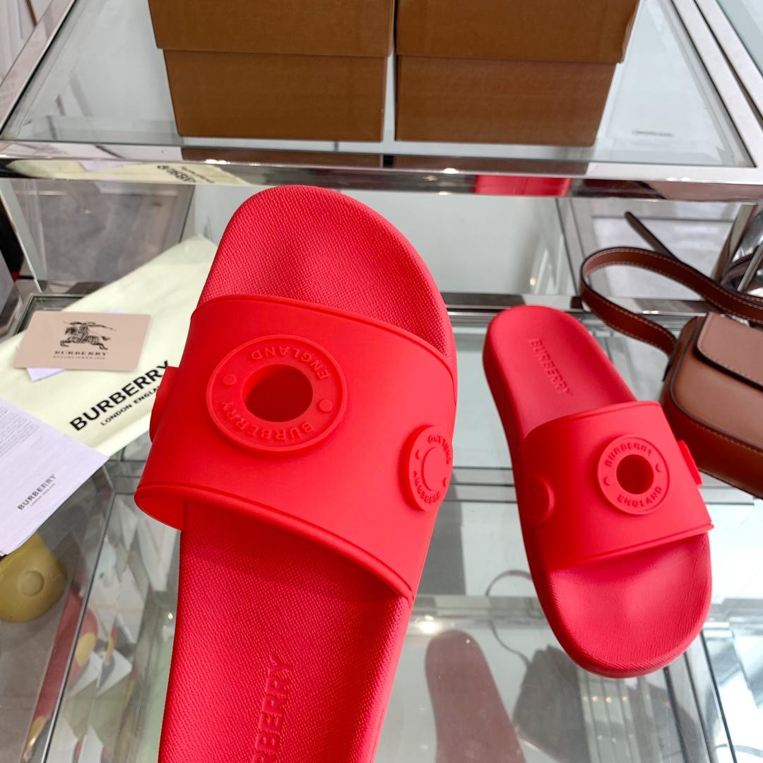 Burberry Eyelet Rubber Slide - DopestKickz