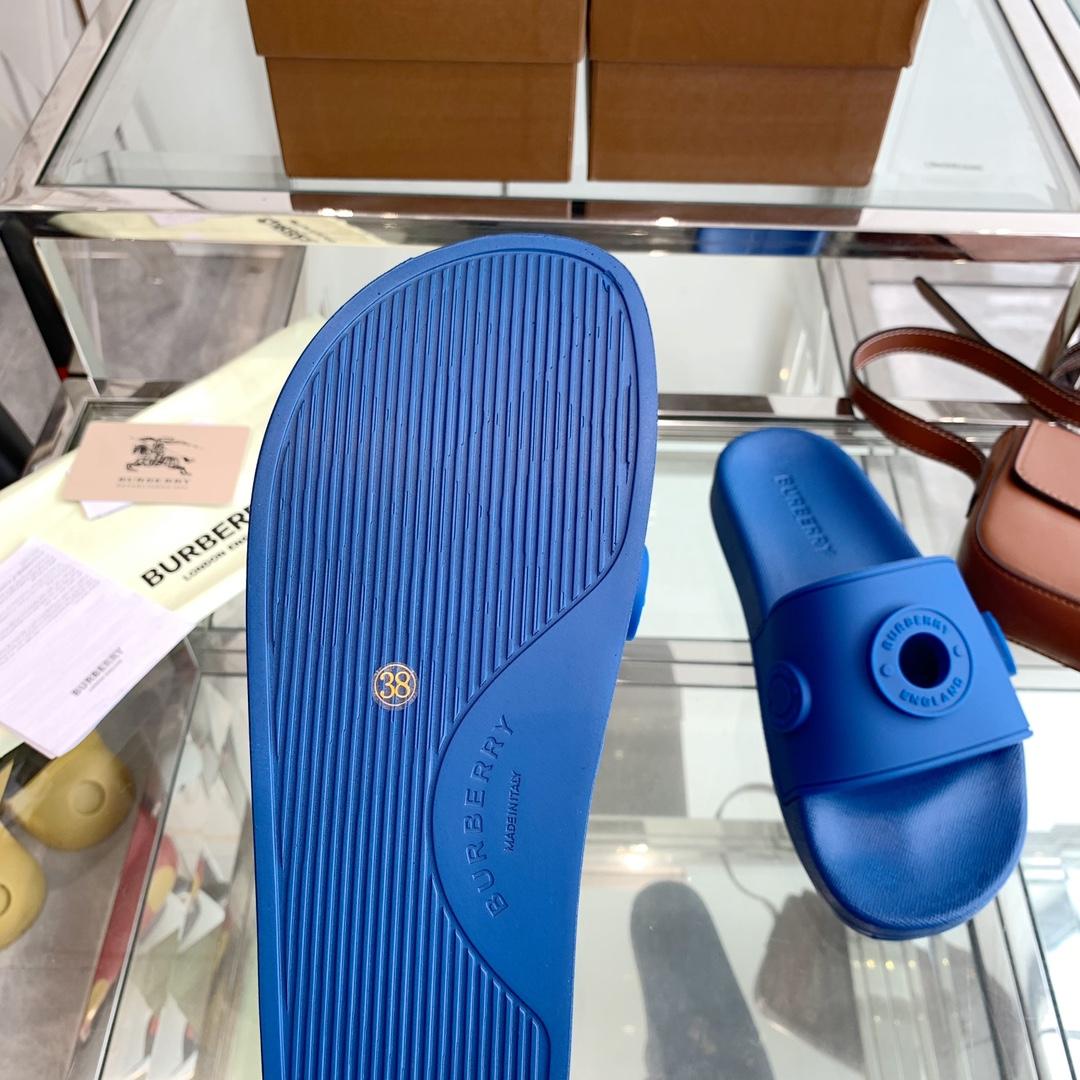 Burberry Eyelet Rubber Slide - DopestKickz