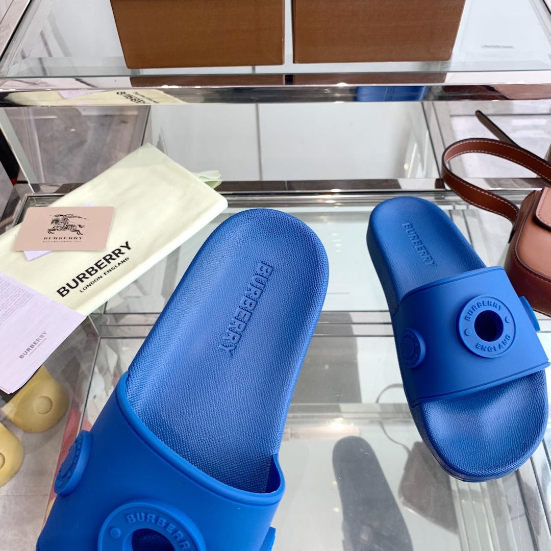 Burberry Eyelet Rubber Slide - DopestKickz