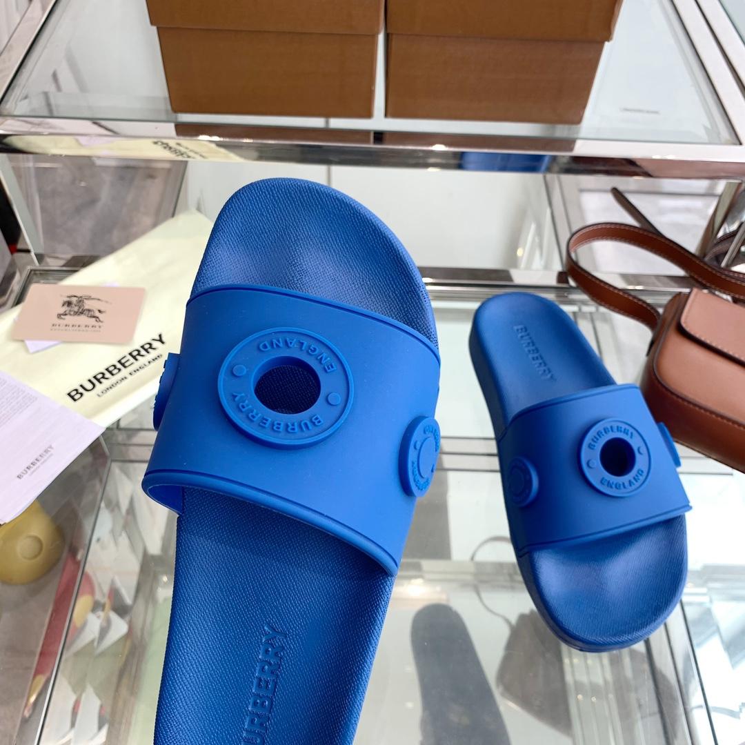 Burberry Eyelet Rubber Slide - DopestKickz