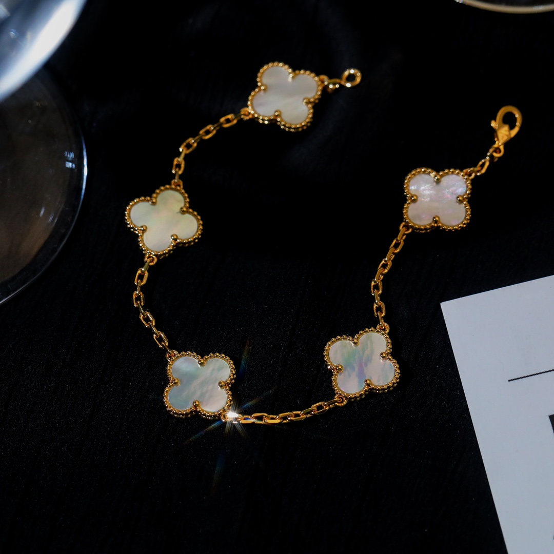 Van Cleef & Arpels Bracelet - DopestKickz
