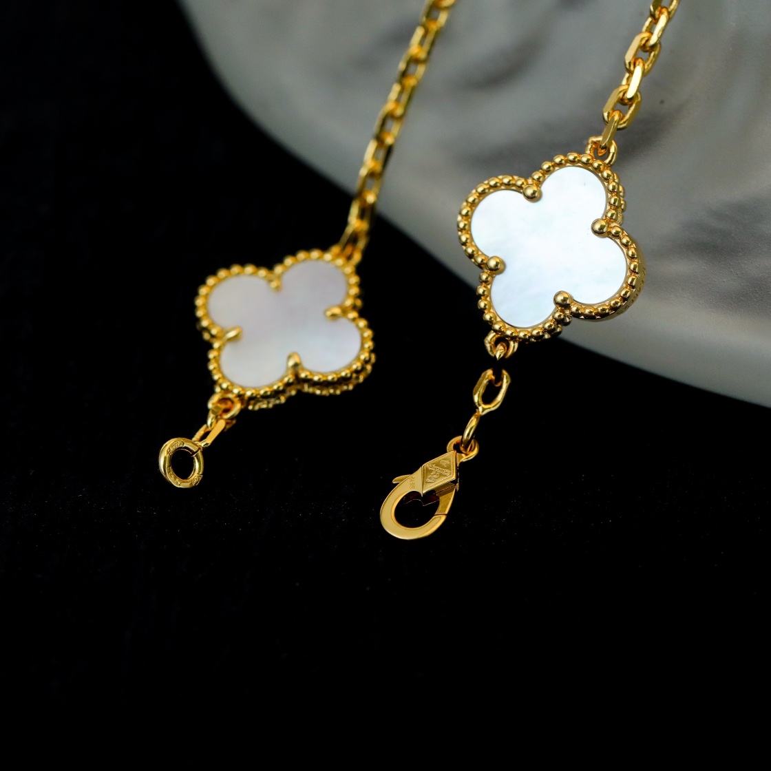 Van Cleef & Arpels Bracelet - DopestKickz