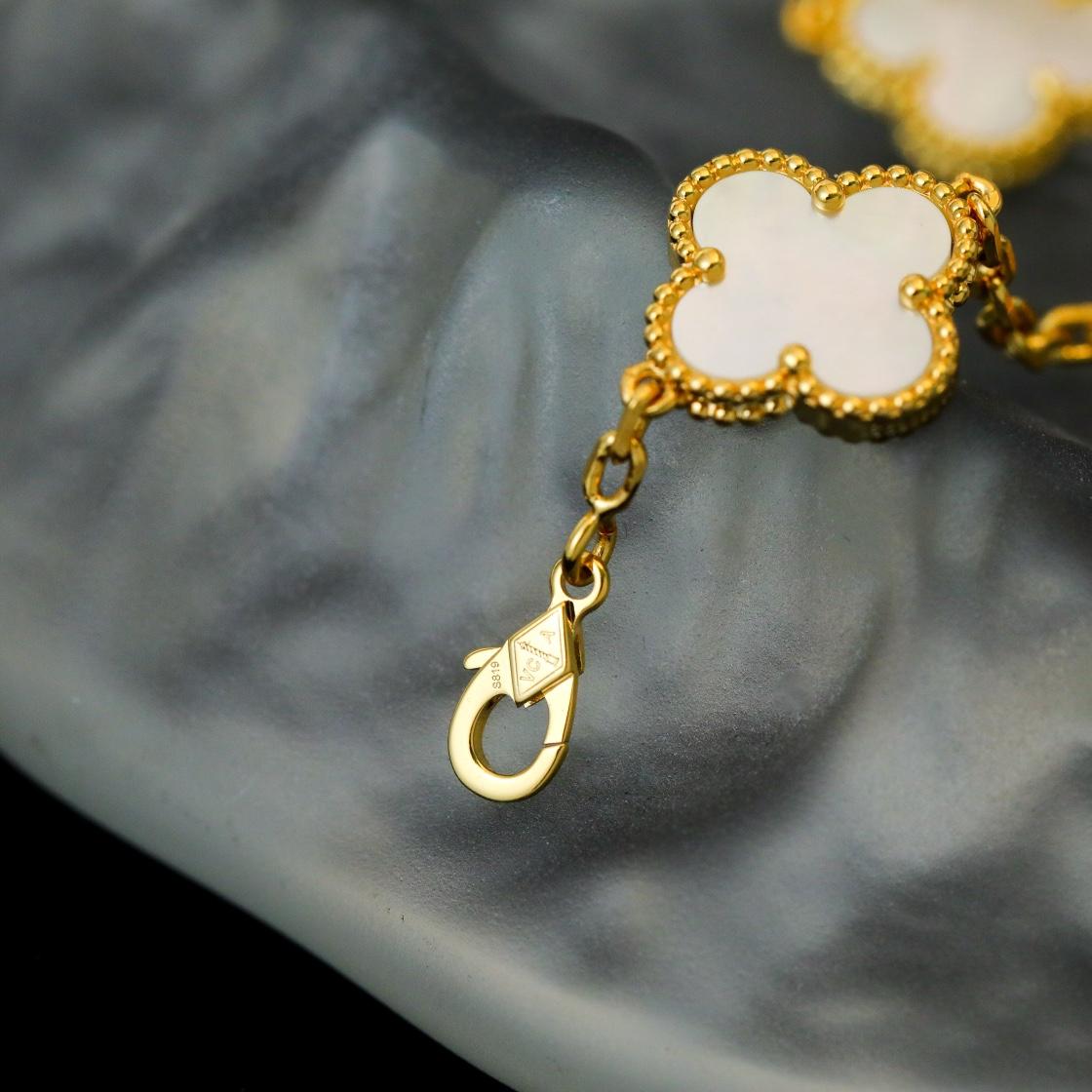 Van Cleef & Arpels Bracelet - DopestKickz