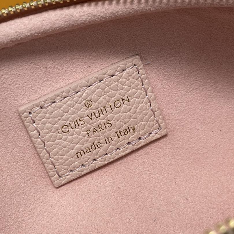 Louis Vuitton Mini Bumbag (17x12x9.5cm)      M82347 - DopestKickz