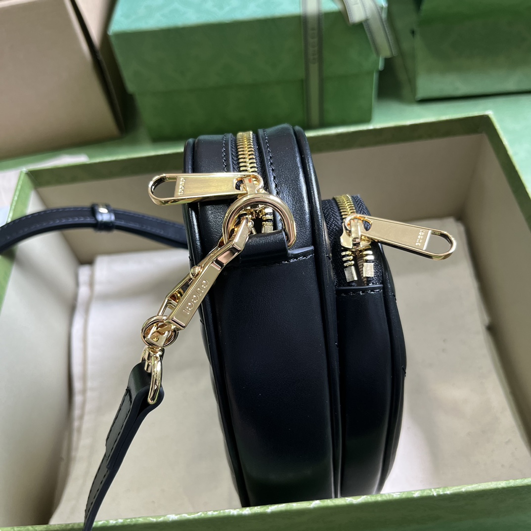 Gucci Interlocking G Mini Heart Shoulder Bag - DopestKickz