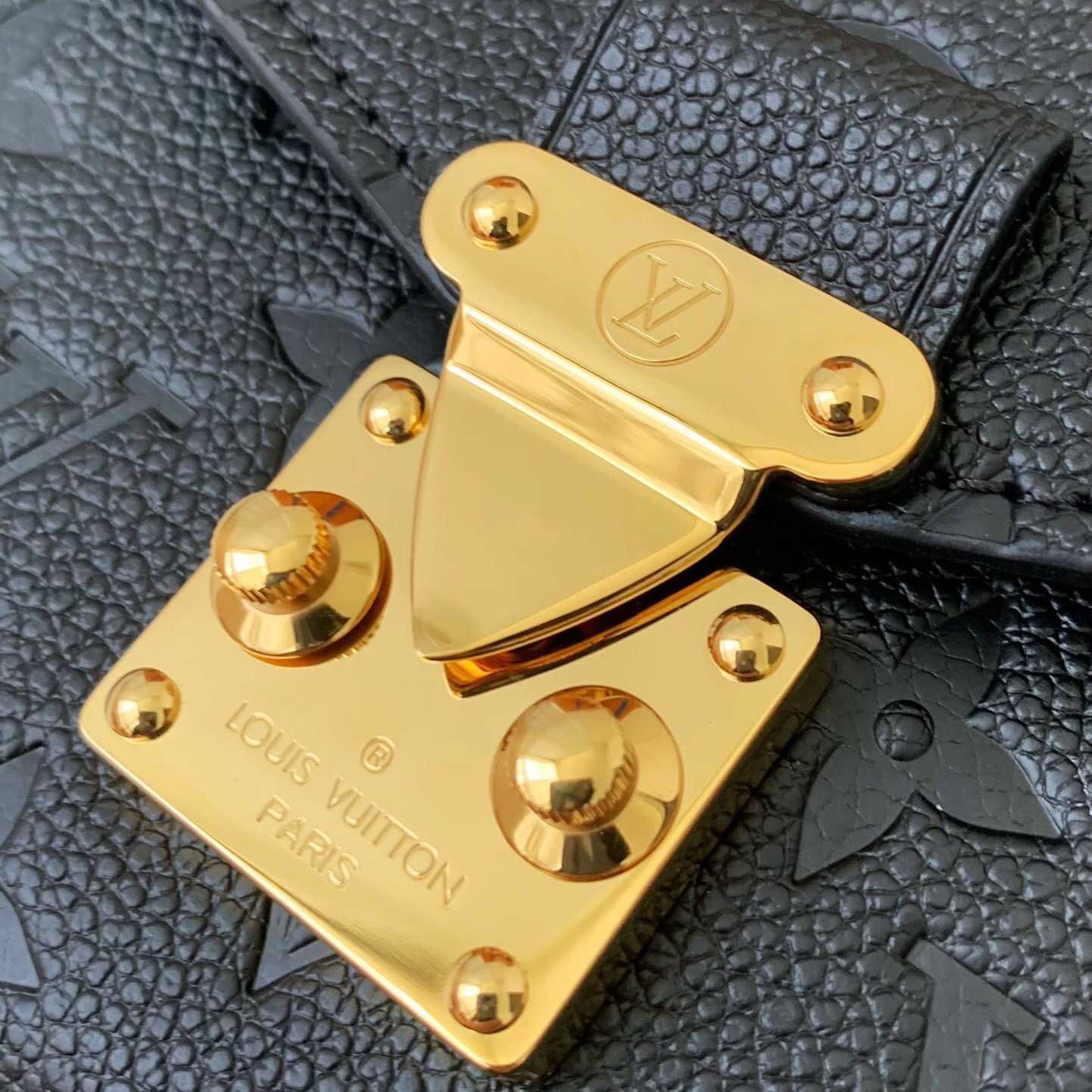 Louis Vuitton  Pochette Metis East West  (21.5 x 13.5 x 6 cm)      M46595 - DopestKickz