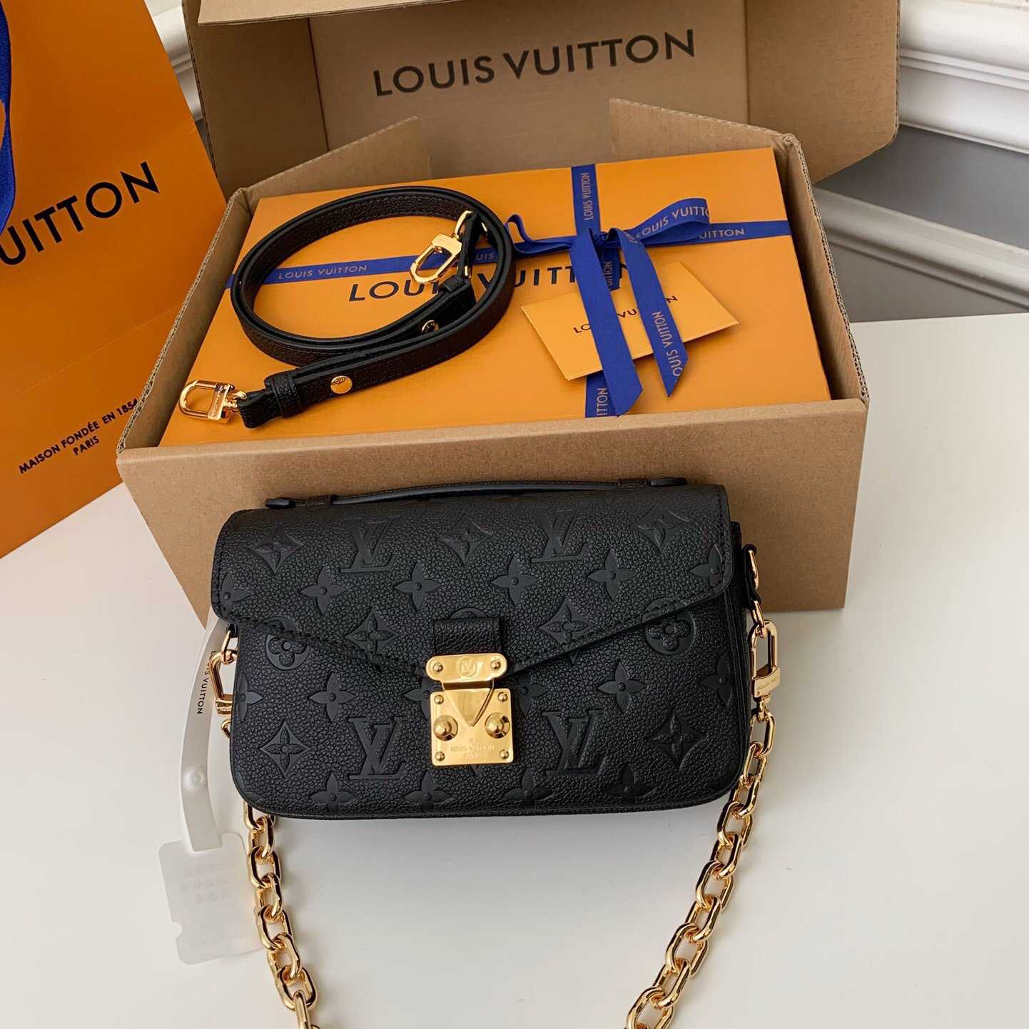 Louis Vuitton  Pochette Metis East West  (21.5 x 13.5 x 6 cm)      M46595 - DopestKickz