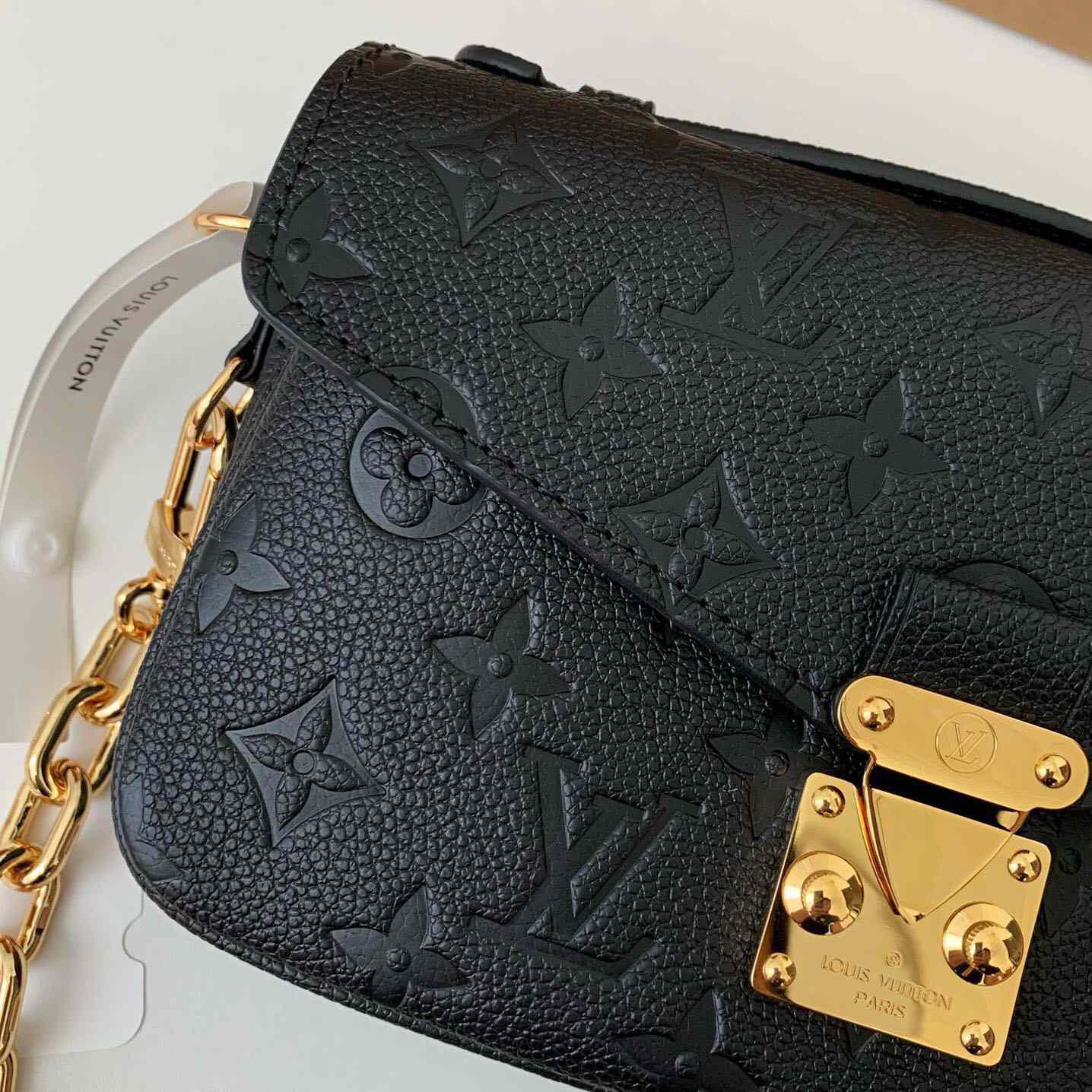 Louis Vuitton  Pochette Metis East West  (21.5 x 13.5 x 6 cm)      M46595 - DopestKickz