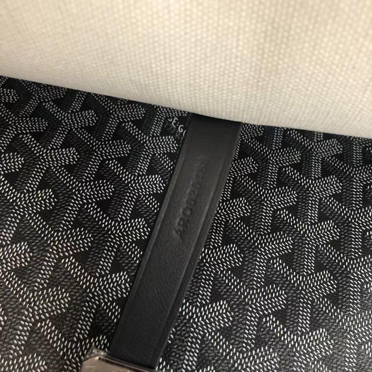 Goyard Capetien Messenger Bag  (35-25-13cm) - DopestKickz