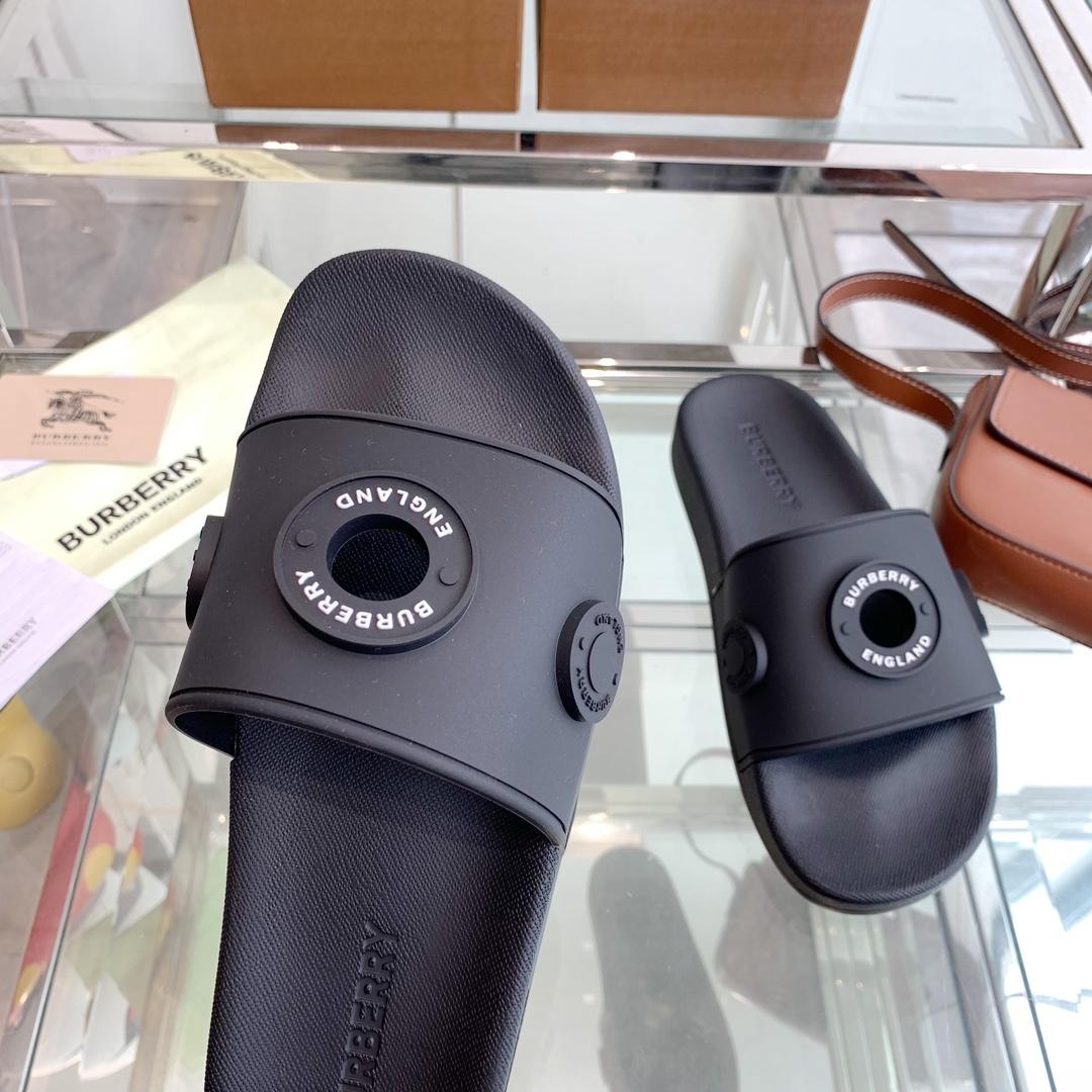 Burberry Eyelet Rubber Slide - DopestKickz