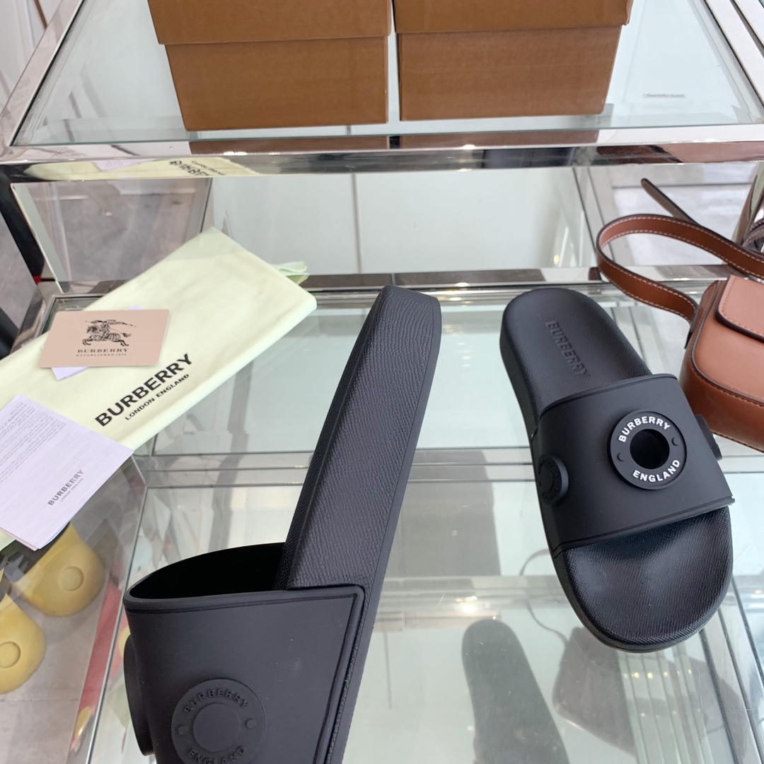 Burberry Eyelet Rubber Slide - DopestKickz