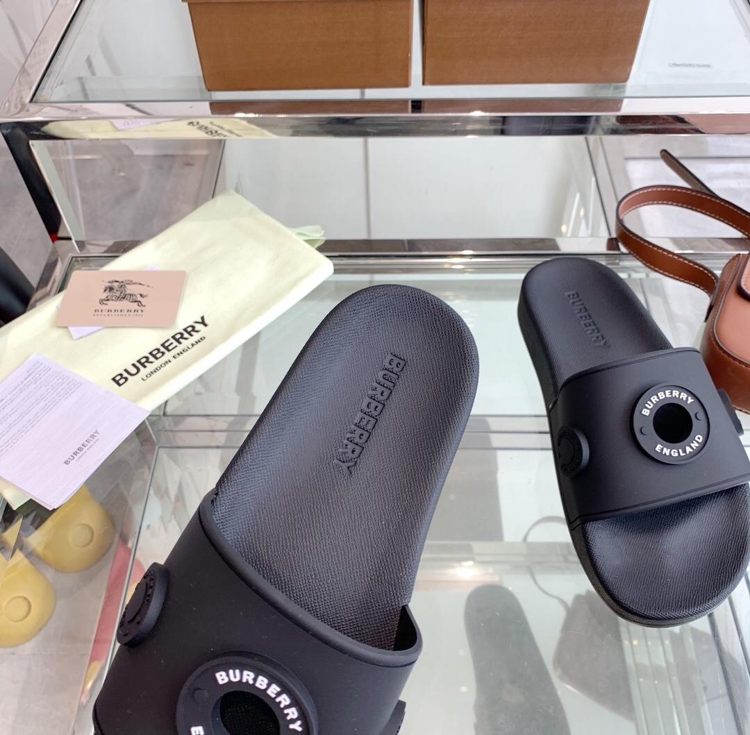 Burberry Eyelet Rubber Slide - DopestKickz