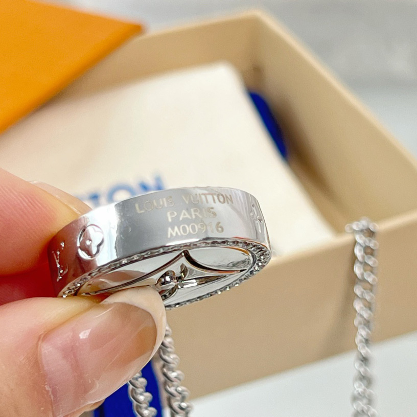 Louis Vuitton LV Twisted Flower Pendant  M00916 - DopestKickz