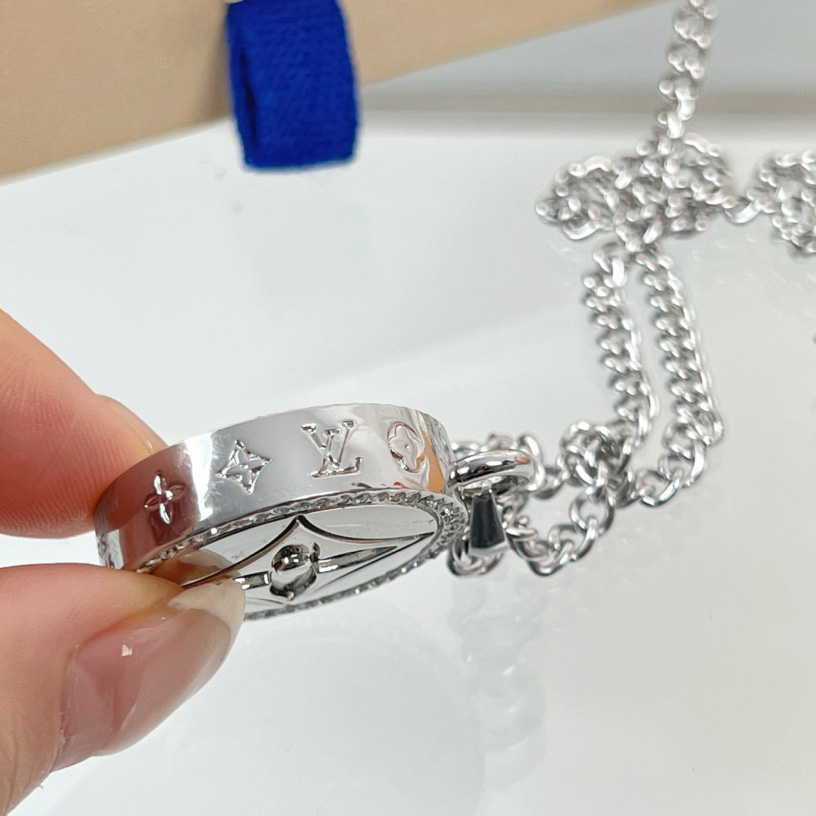 Louis Vuitton LV Twisted Flower Pendant  M00916 - DopestKickz