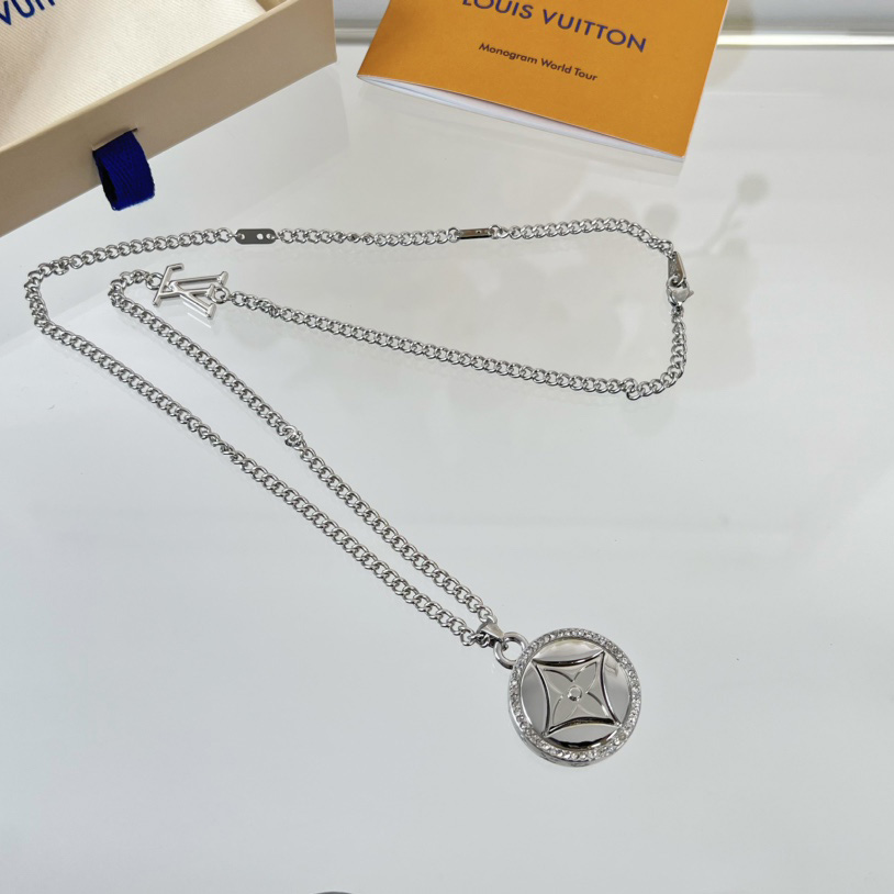 Louis Vuitton LV Twisted Flower Pendant  M00916 - DopestKickz
