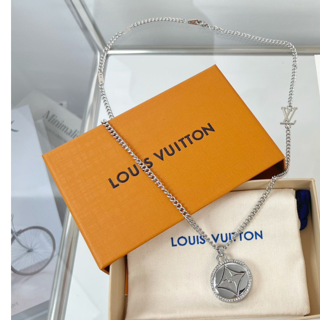 Louis Vuitton LV Twisted Flower Pendant  M00916 - DopestKickz
