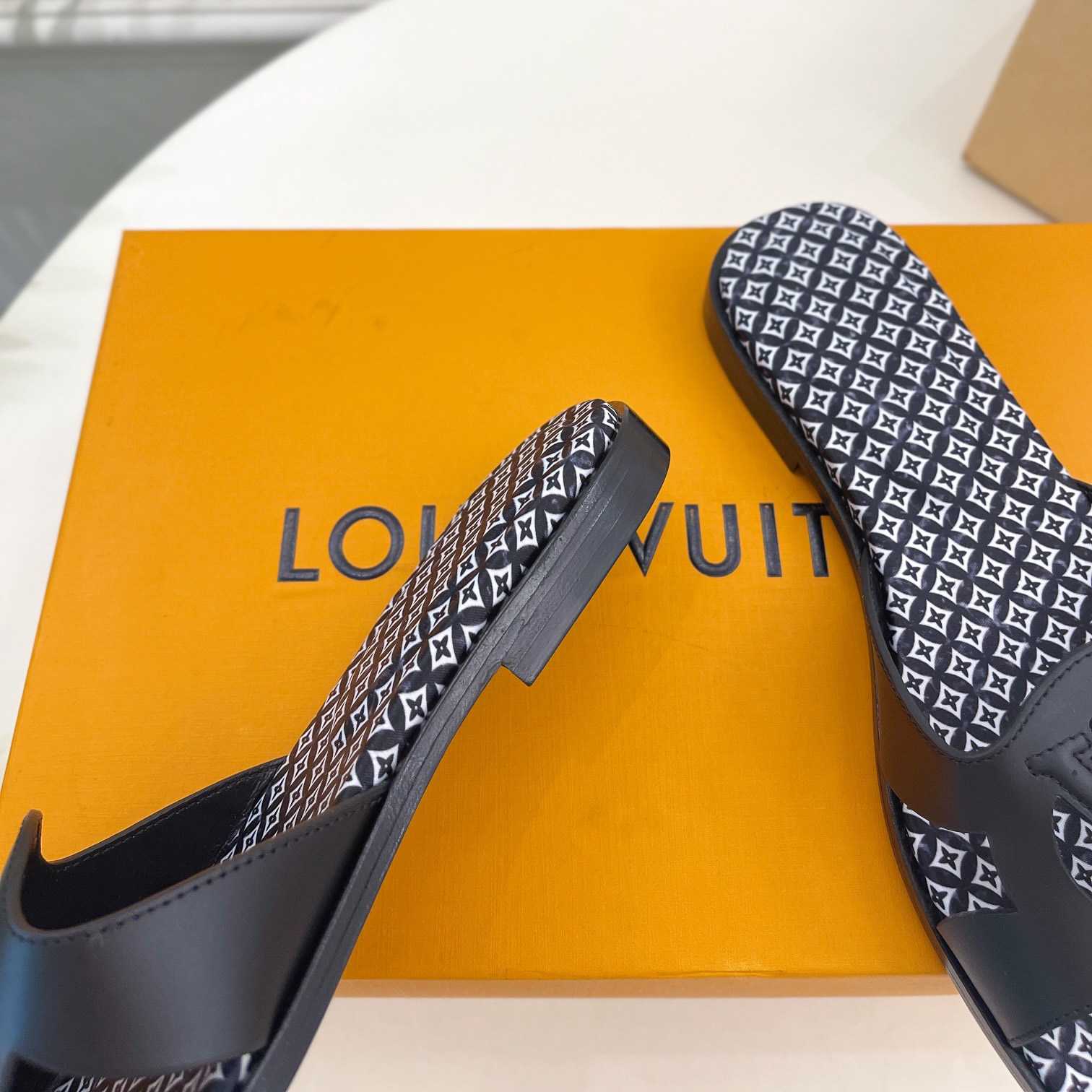 Louis Vuitton LV Isola Flat Mule - DopestKickz