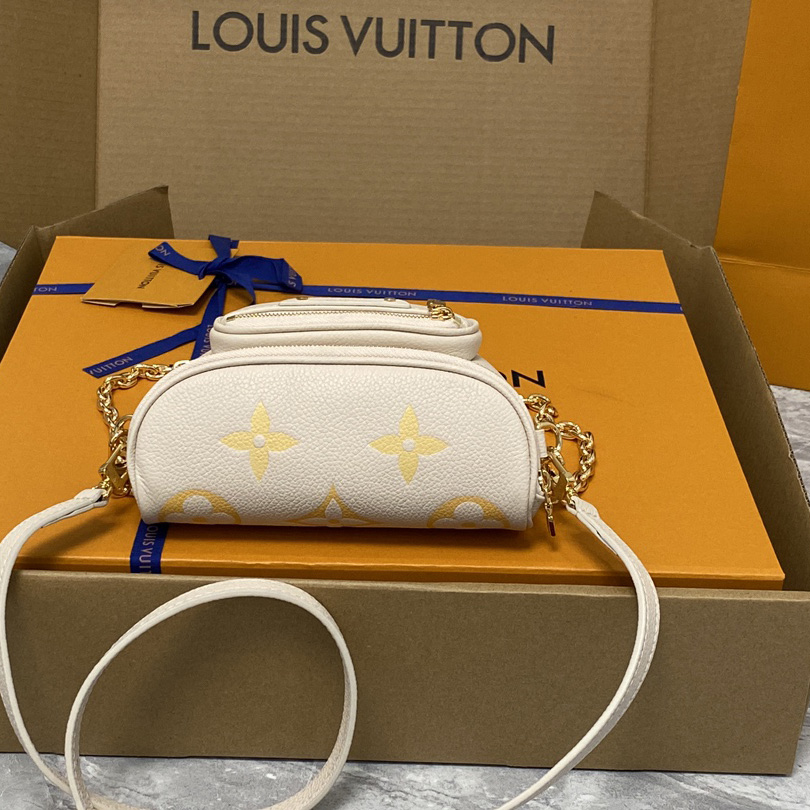 Louis Vuitton Mini Bumbag (17x12x9.5cm)      M82208 - DopestKickz