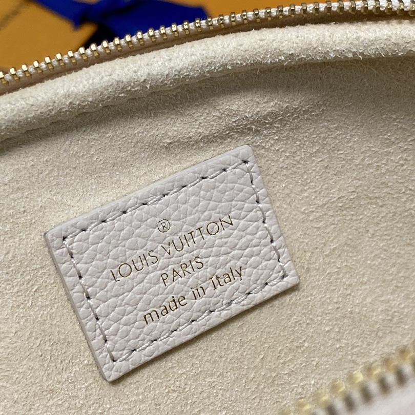 Louis Vuitton Mini Bumbag (17x12x9.5cm)      M82208 - DopestKickz