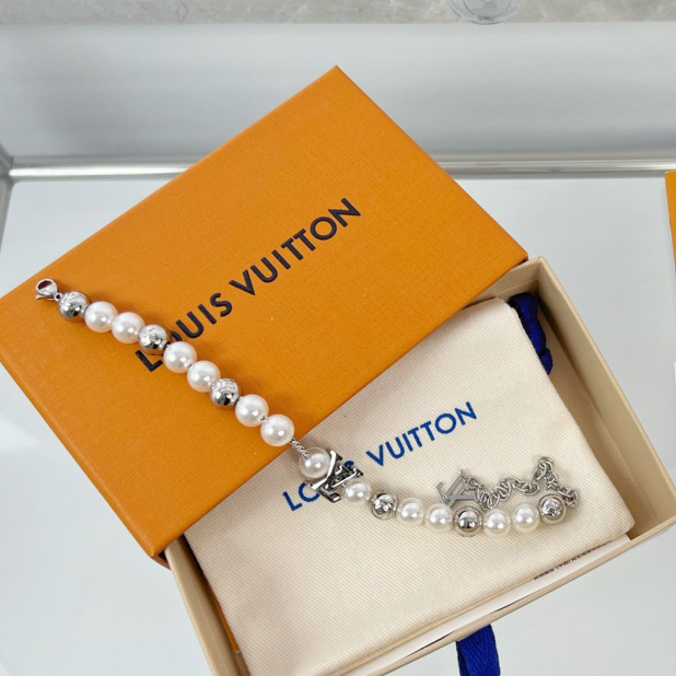 Louis Vuitton Monogram Pearls Bracelet   M0996 - DopestKickz