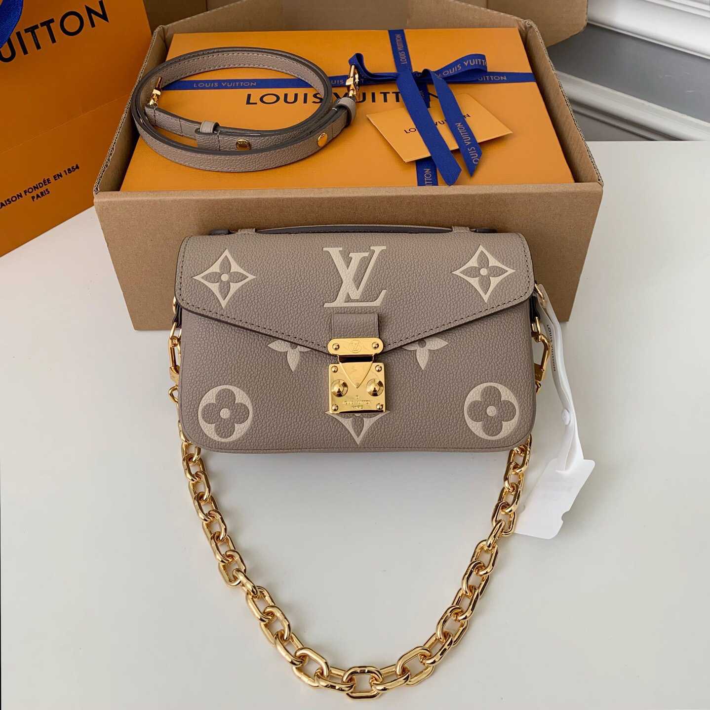 Louis Vuitton  Pochette Metis East West  (21.5 x 13.5 x 6 cm)      M23081 - DopestKickz