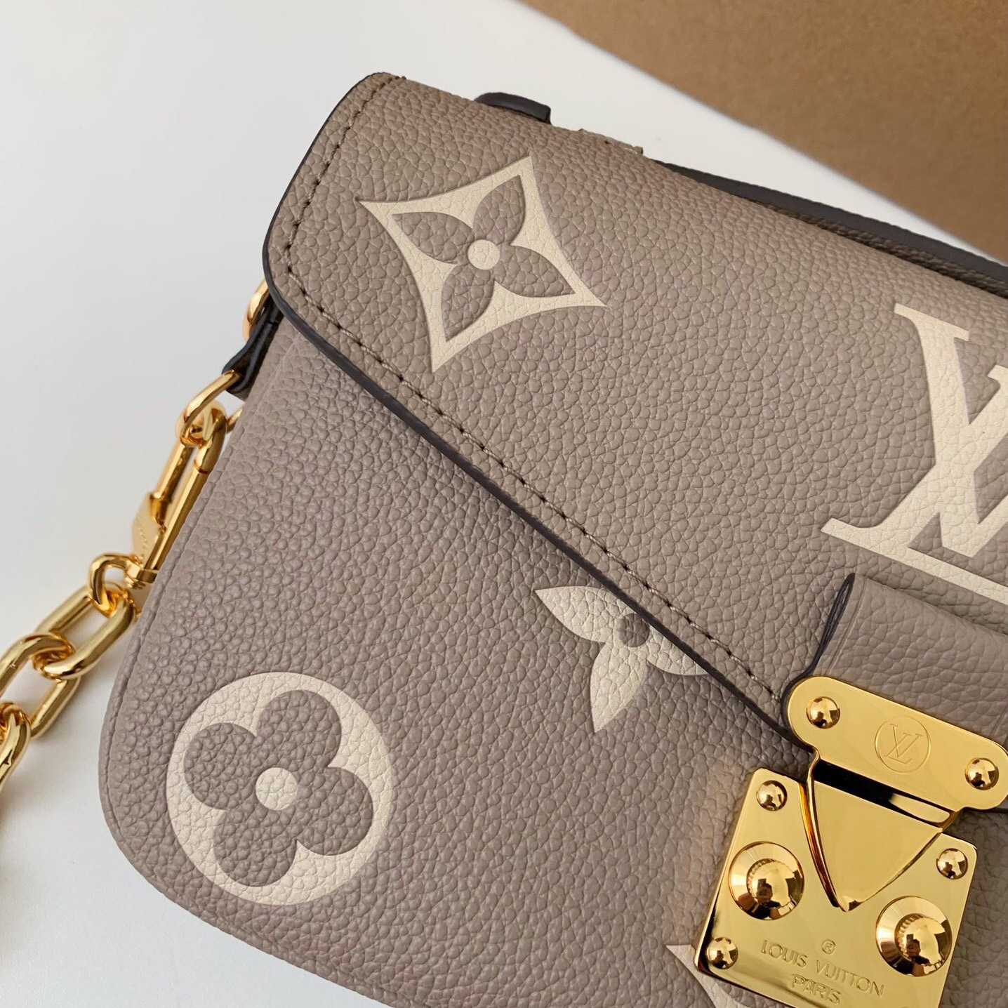 Louis Vuitton  Pochette Metis East West  (21.5 x 13.5 x 6 cm)      M23081 - DopestKickz